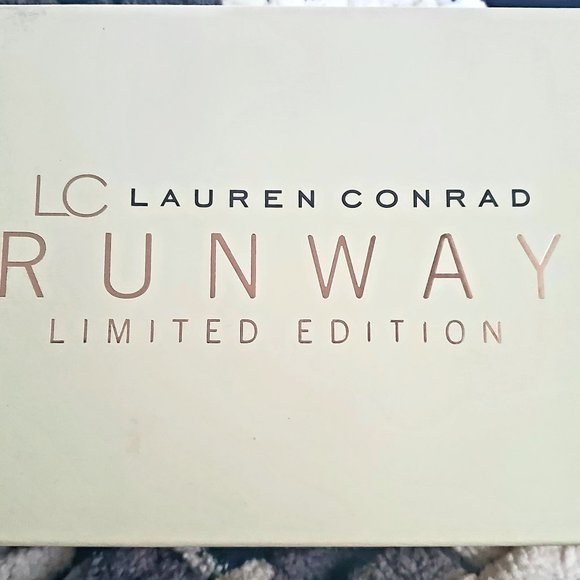 LC Lauren Conrad Runway Collection Velvet Women's High Heels NWB! - Picture 8 of 8